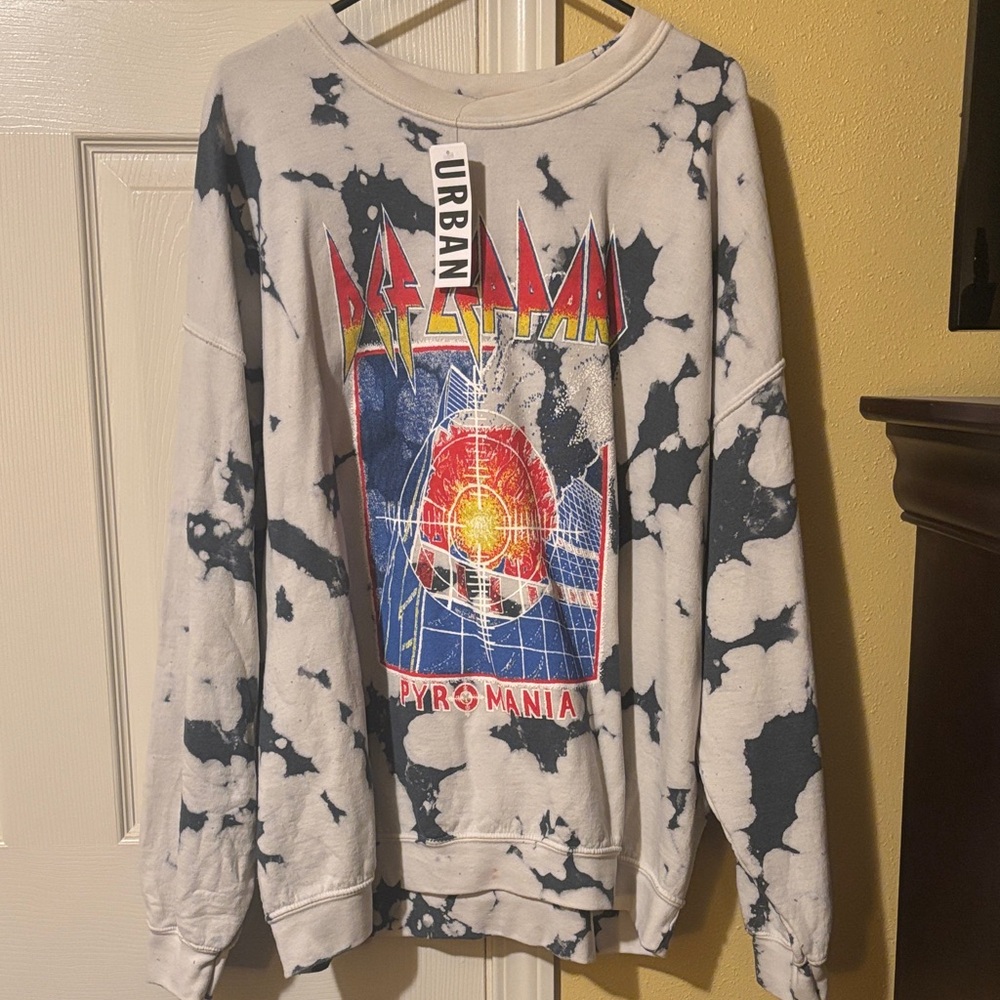 Urban Outfitters Def Leppard Tie-Dye Sweater - Black and White